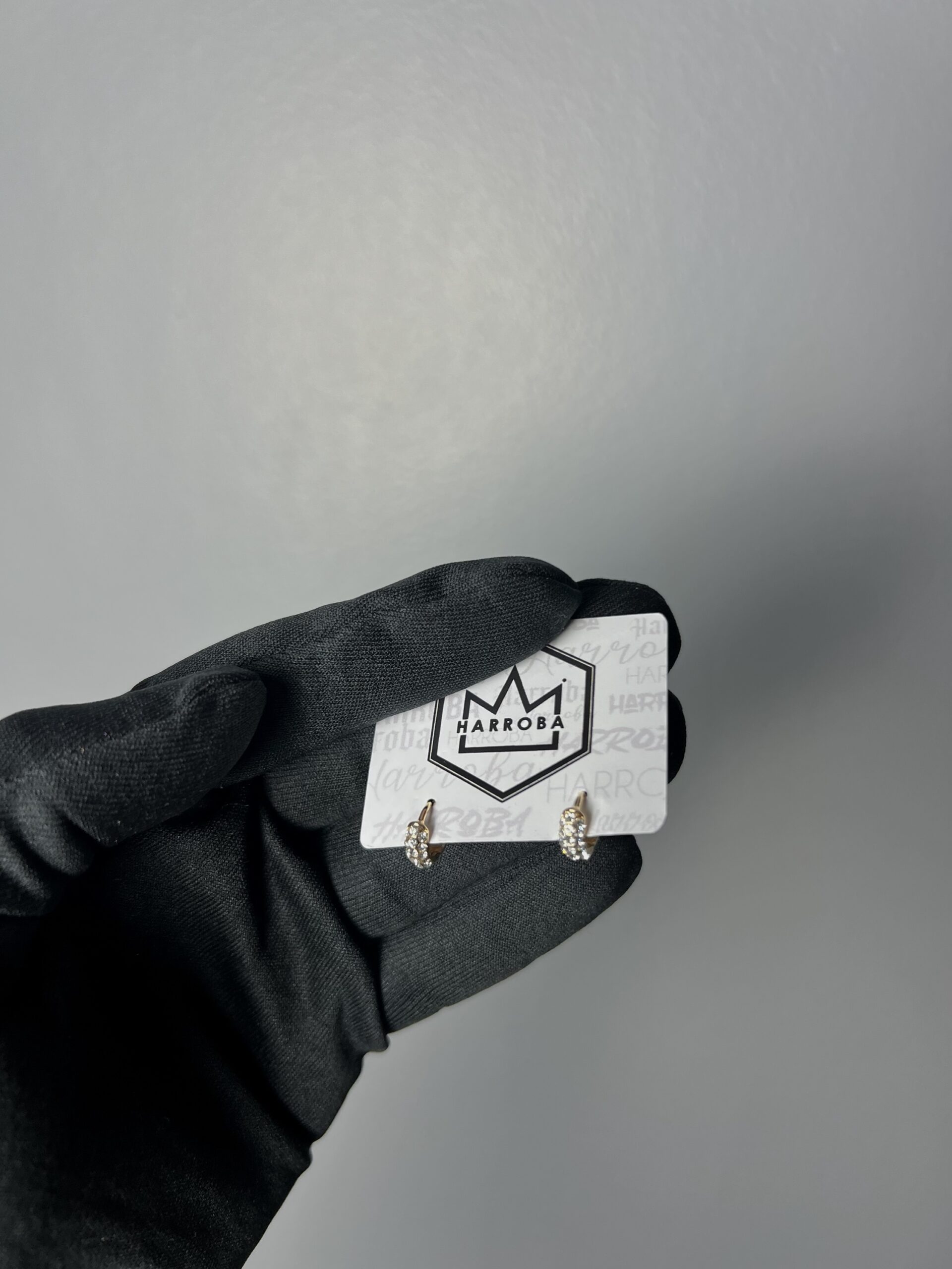 BRINCO CRAVEJADO DOURADO P