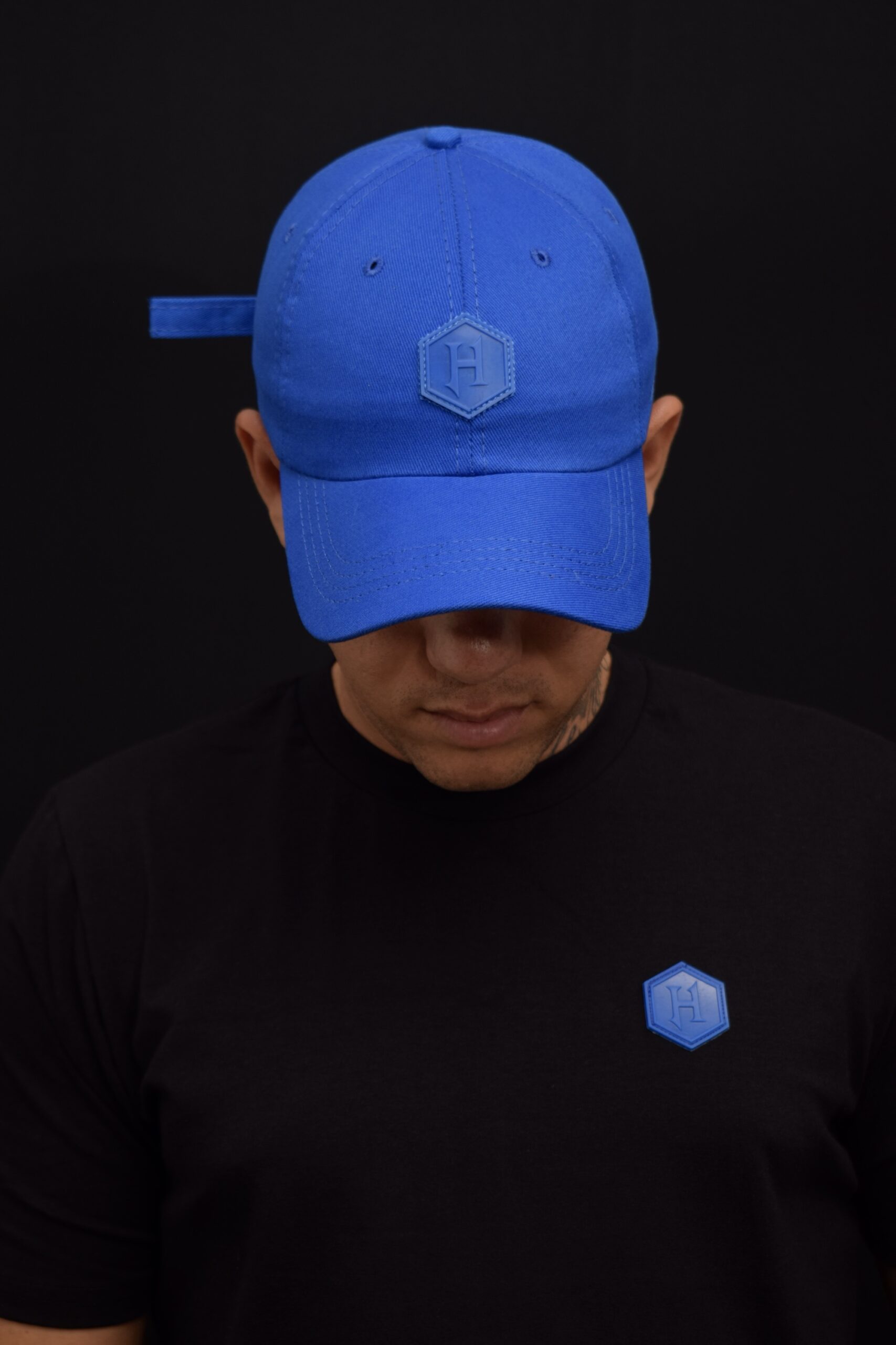 CAMISA PRETA ETIQUETA AZUL