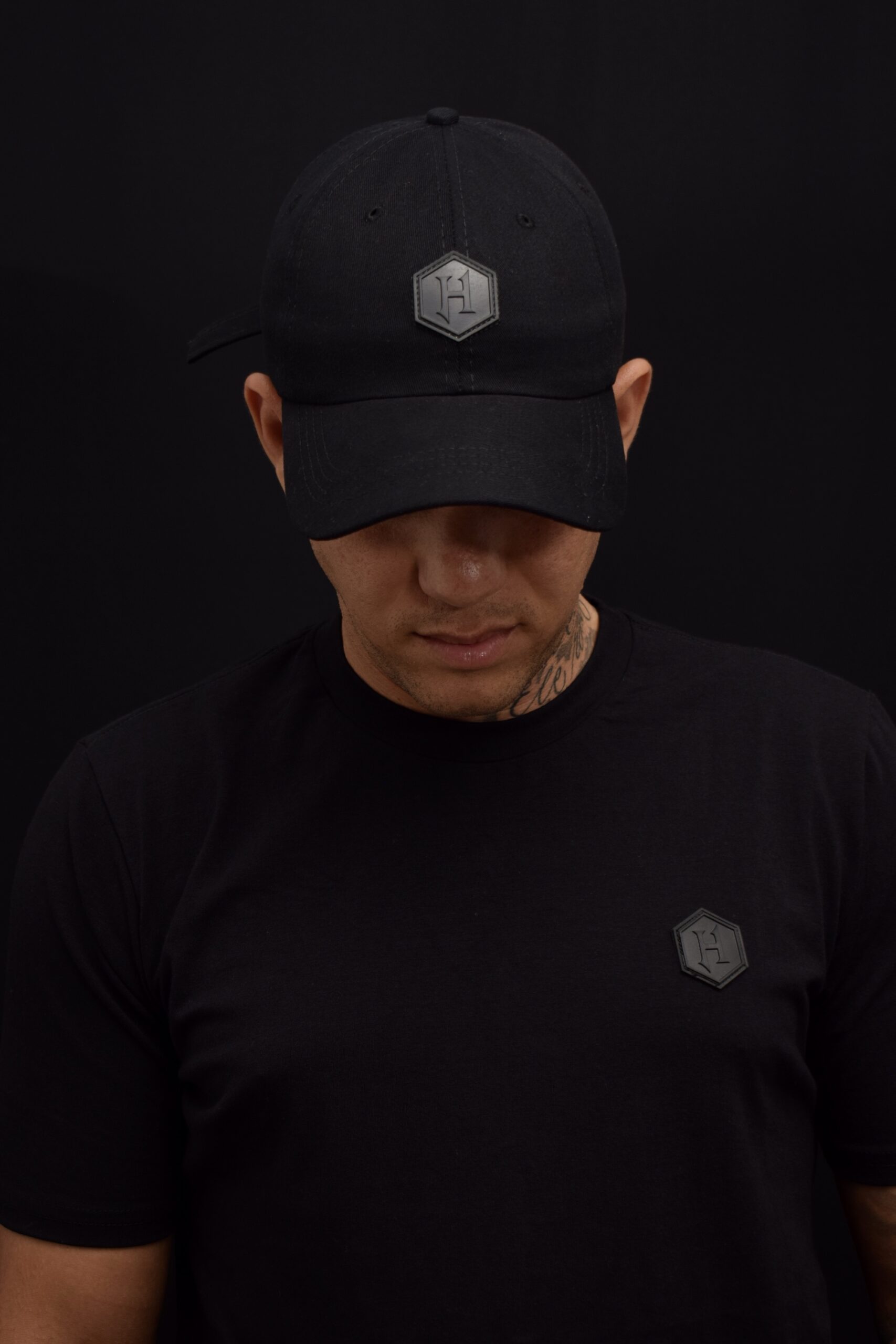 CAMISA PRETA ETIQUETA PRETA