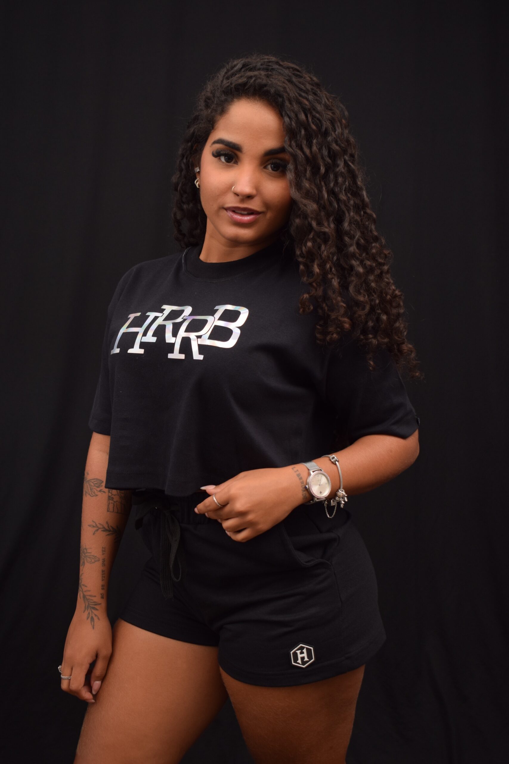 CROPPED OVER HOLOGRÁFICO PRETO