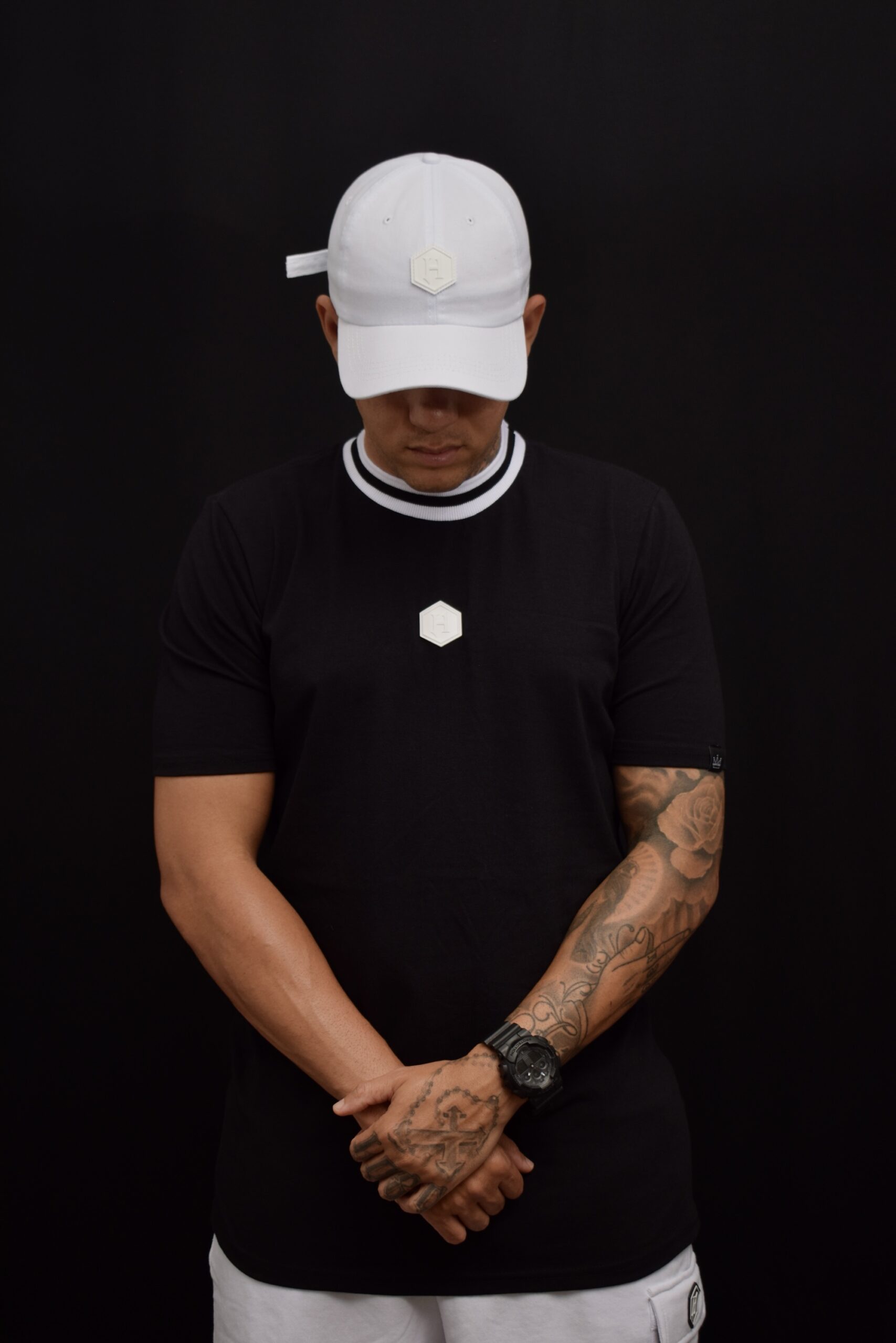 CAMISA PRETA GOLA IDENTIDADE