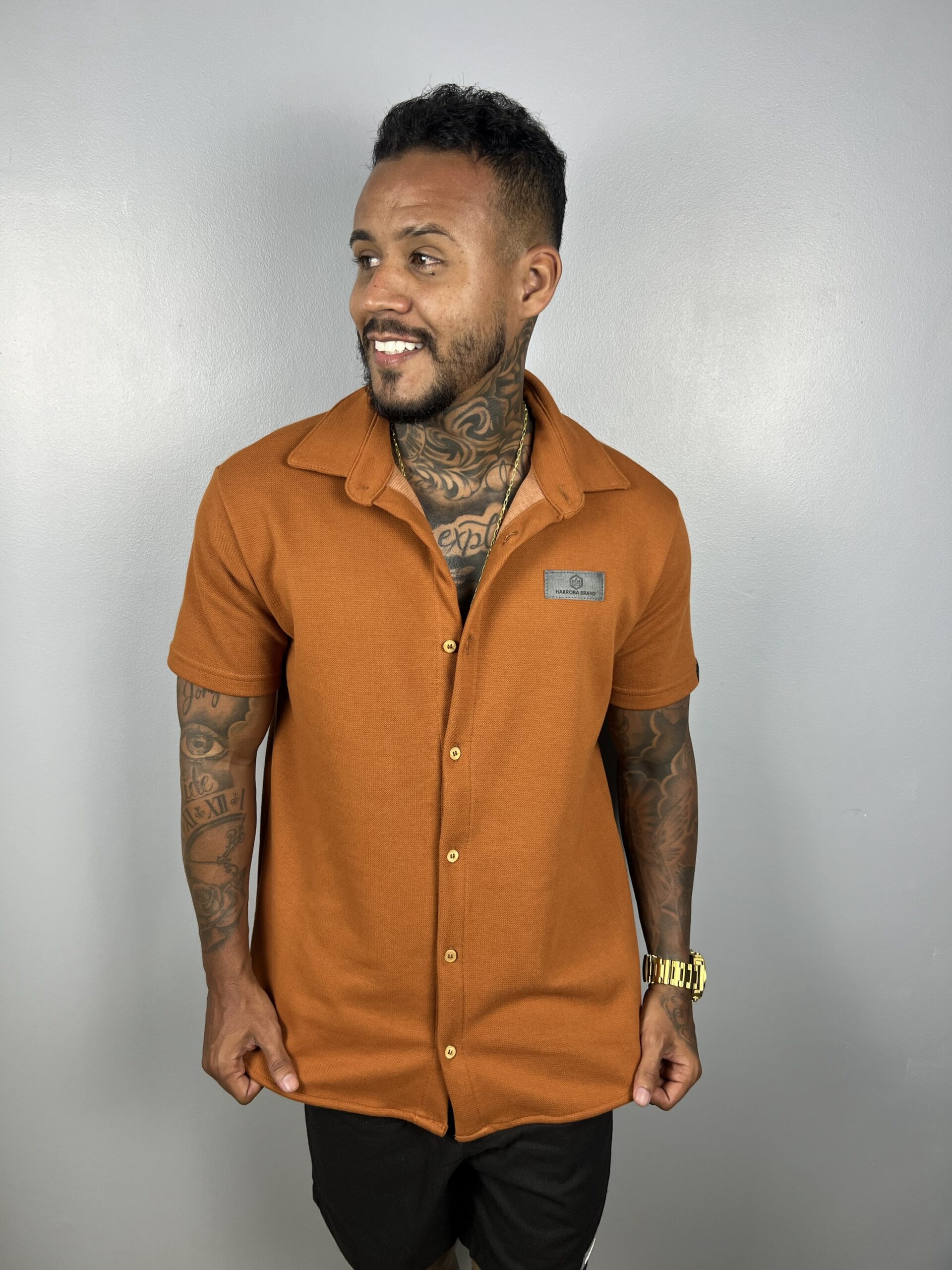 POLO PIQUET DE BOTÃO BROWN