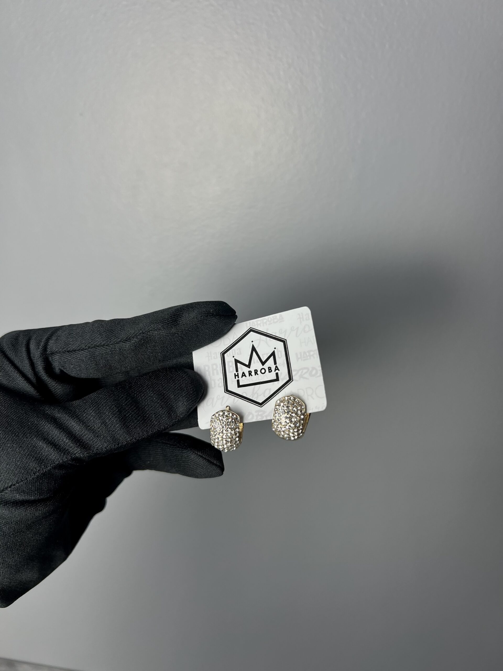 BRINCO CRAVEJADO DOURADO G