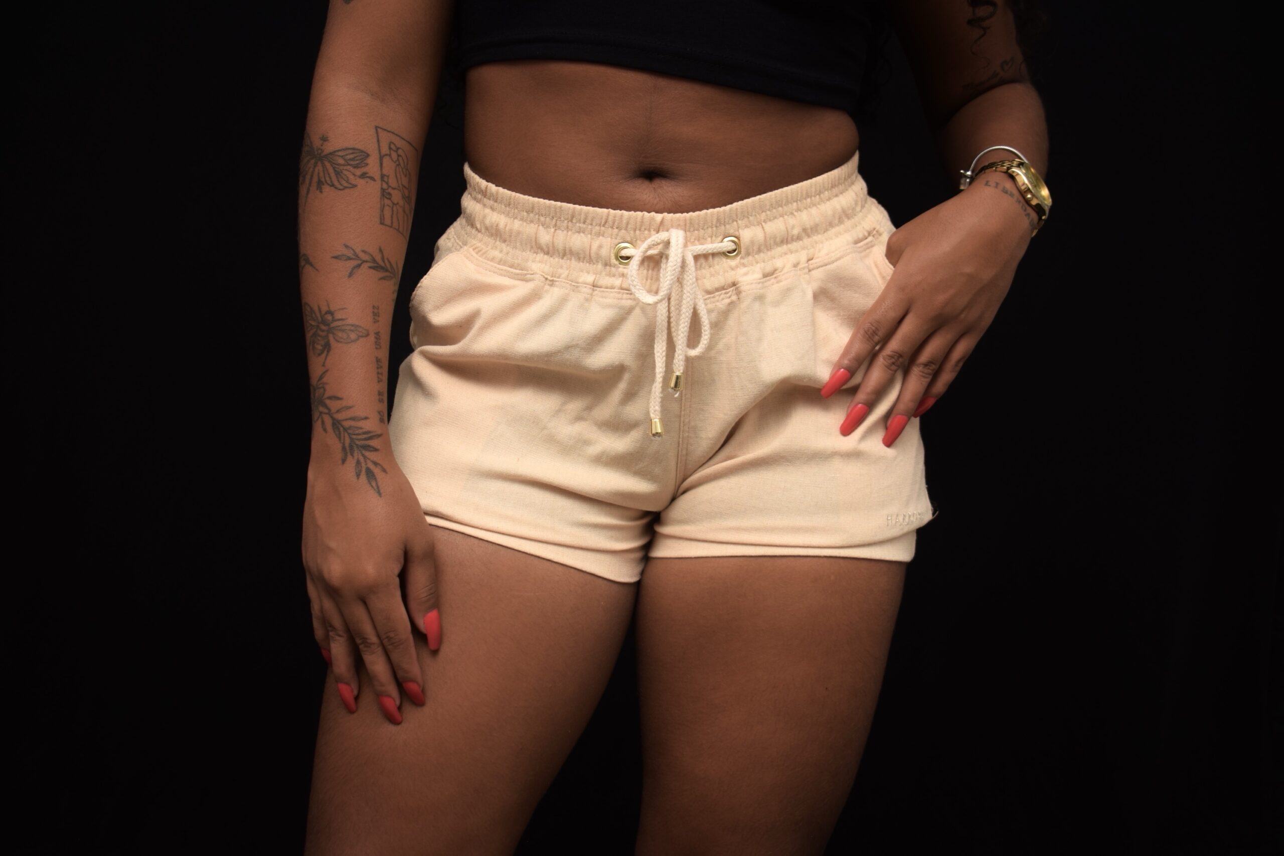 SHORT LINHO FEMININO BEGE