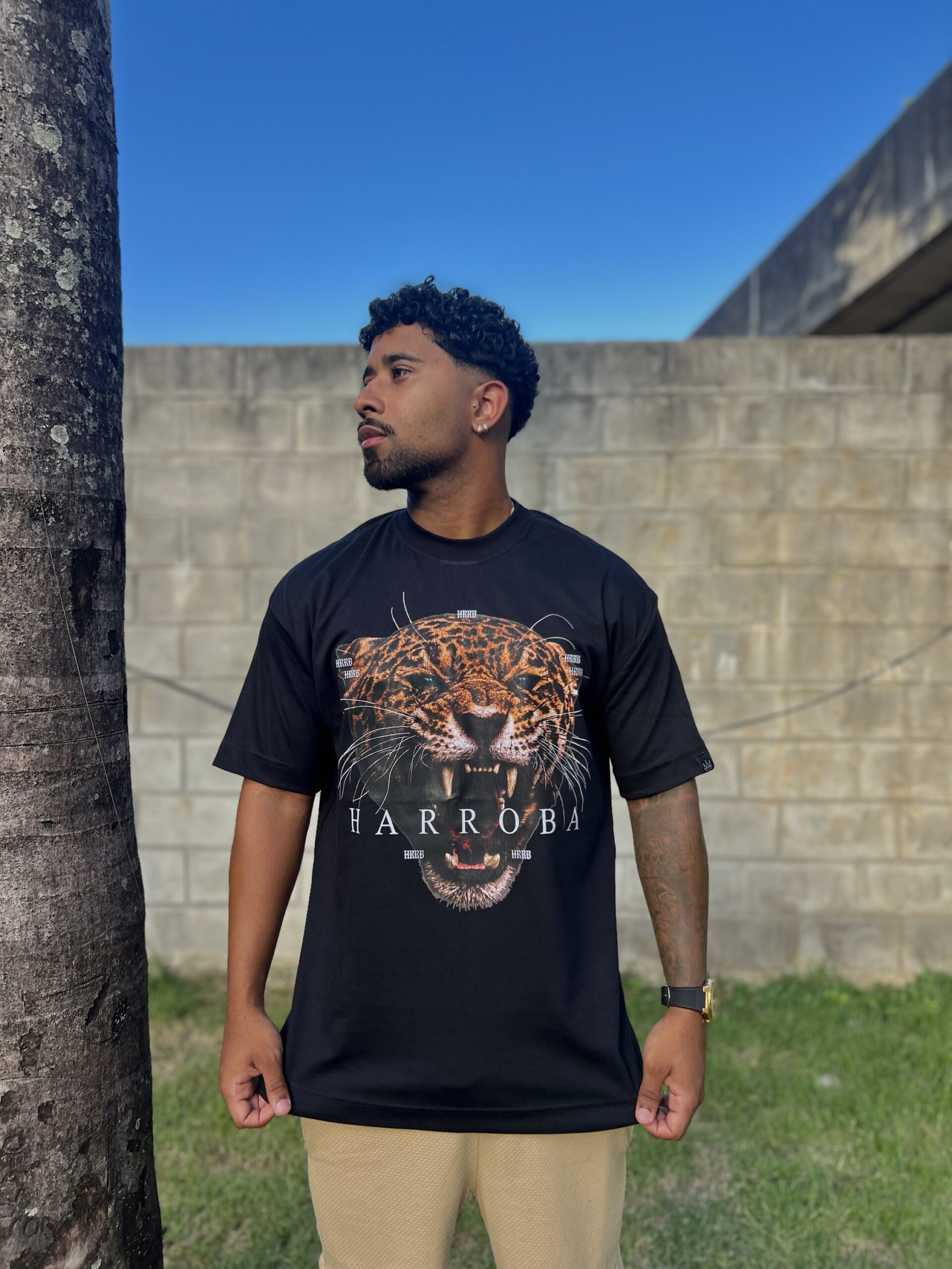 OVERSIZED JAGUAR RAGE